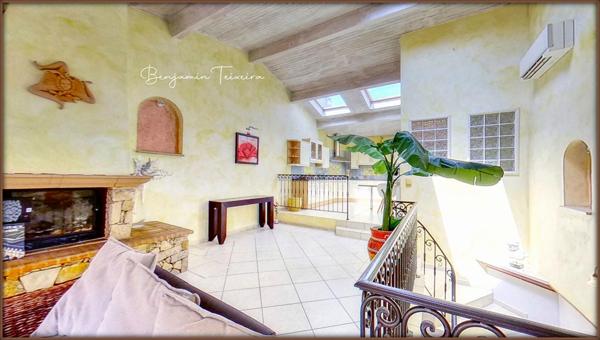 Maison Frejus 4 pièce(s) 110 m2 + double GARAGE - salon / cuisine, 3 chambres, 2 WC, salle d'eau