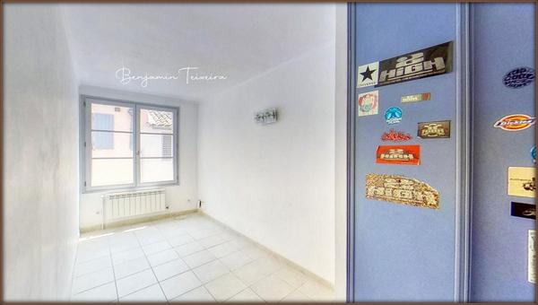 Maison Frejus 4 pièce(s) 110 m2 + double GARAGE - salon / cuisine, 3 chambres, 2 WC, salle d'eau