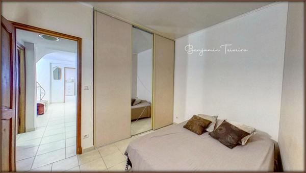 Maison Frejus 4 pièce(s) 110 m2 + double GARAGE - salon / cuisine, 3 chambres, 2 WC, salle d'eau