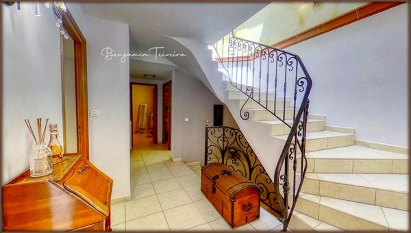 Maison Frejus 4 pièce(s) 110 m2 + double GARAGE - salon / cuisine, 3 chambres, 2 WC, salle d'eau