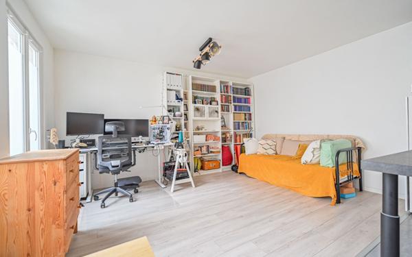 Appartement à vendre    2 pièces • 42,73 m2 Paris 18