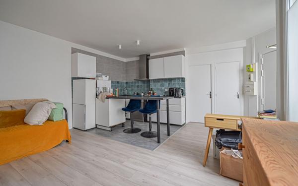 Appartement à vendre    2 pièces • 42,73 m2 Paris 18