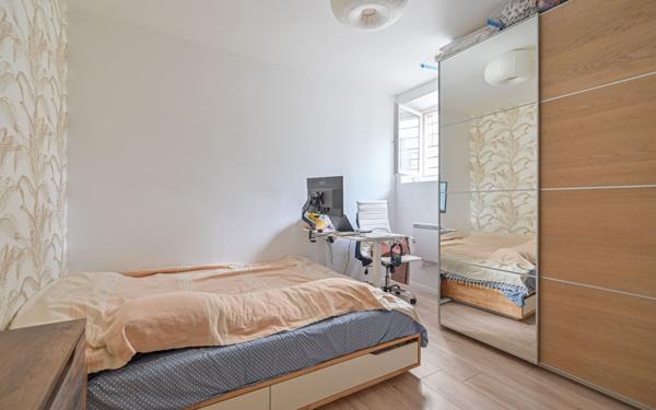 Appartement à vendre    2 pièces • 42,73 m2 Paris 18