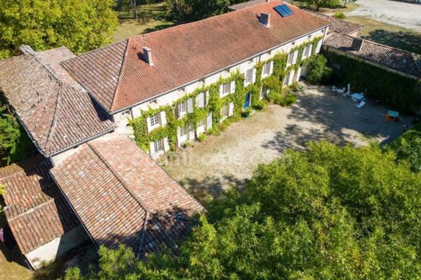 81100 - CASTRES - PROPRIÉTÉ D’EXCEPTION - PARC 5 HECTARES - 14 PIÈCES - ÉCURIE - DÉPENDANCES - PIGEONNIER