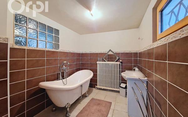 Maison à vendre    8 pièces • 232 m2 La Muraz