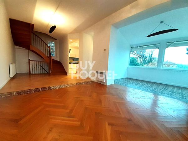 Maison Atypique avec Vue Imprenable sur le Parc de Miribel