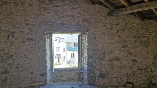 Maison de village et terrain non attenant (1500m²)