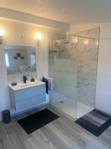 MAISON de FAMILLE 5 CHAMBRES ET APPARTEMENT LOCATIF