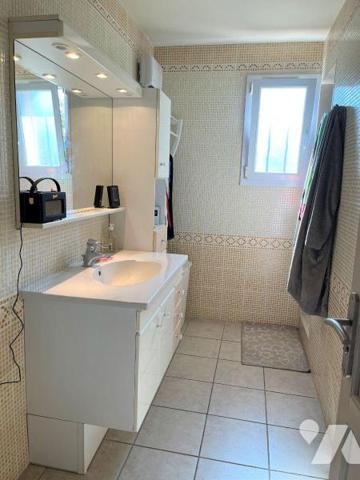 A VENDRE à AVALLON (89200), dans un quartier résidentiel, à proximité des écoles, commerces, pi...