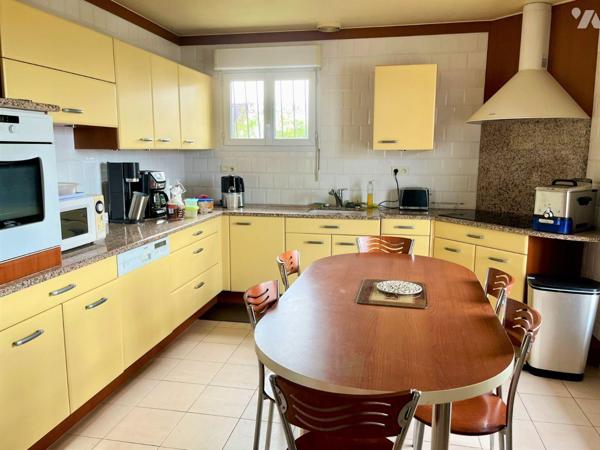 A VENDRE à AVALLON (89200), dans un quartier résidentiel, à proximité des écoles, commerces, pi...