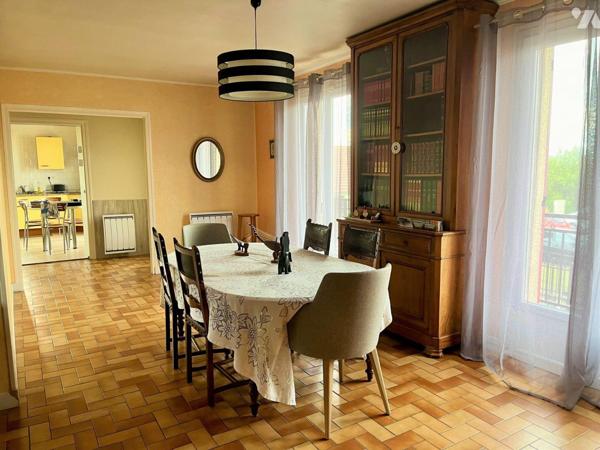 A VENDRE à AVALLON (89200), dans un quartier résidentiel, à proximité des écoles, commerces, pi...