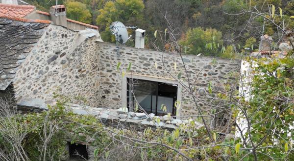 Immeuble  140m2  (T2+T4) + forêt