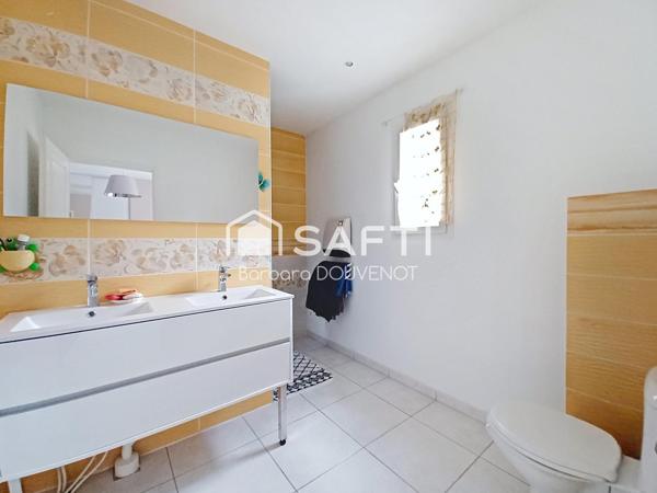 Propriété avec villa de 224 m² + dépendances sur un terrain de 3700 m² - 7 chambres, terrasses, piscine, vue panoramique.