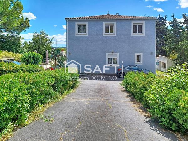 Propriété avec villa de 224 m² + dépendances sur un terrain de 3700 m² - 7 chambres, terrasses, piscine, vue panoramique.
