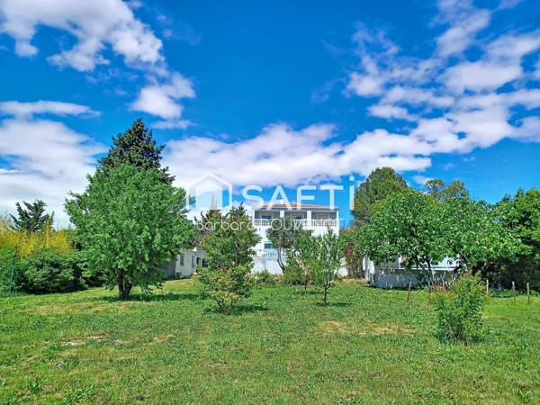 Propriété avec villa de 224 m² + dépendances sur un terrain de 3700 m² - 7 chambres, terrasses, piscine, vue panoramique.