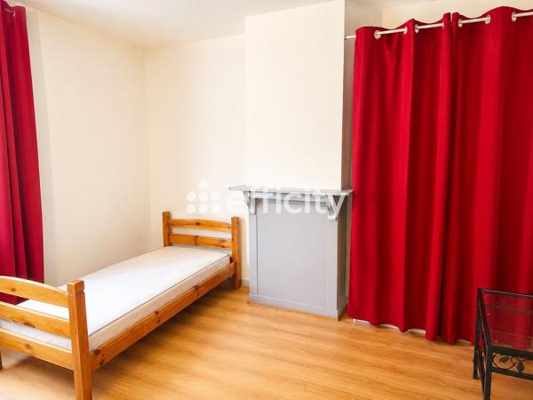 Immeuble
         6 pièces
        - 95 m² 280 000 € *