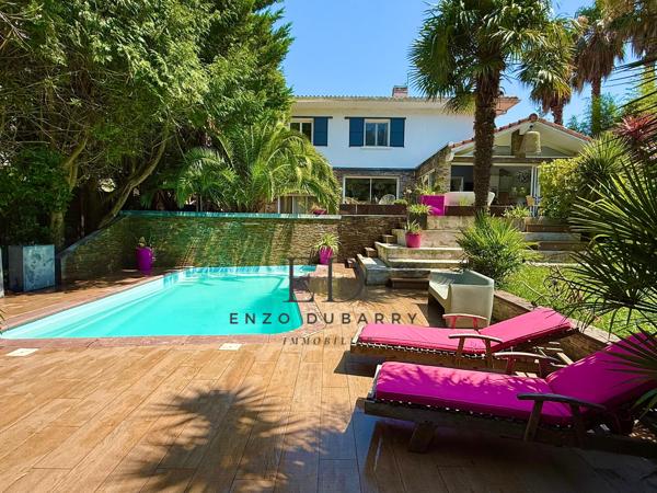 Maison
         9 pièces
        - 301 m² Bien prestige 1 850 000 € *
