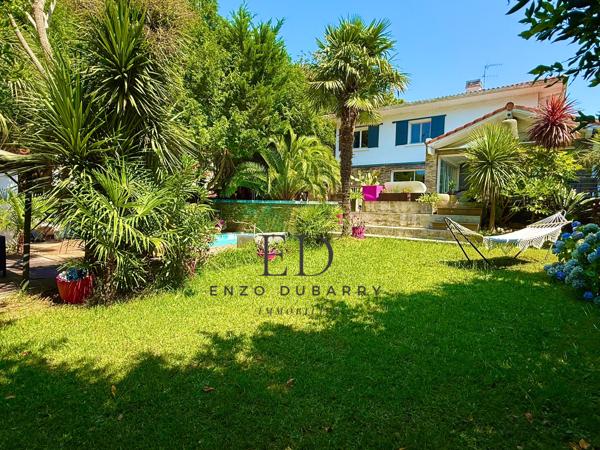 Maison
         9 pièces
        - 301 m² Bien prestige 1 850 000 € *