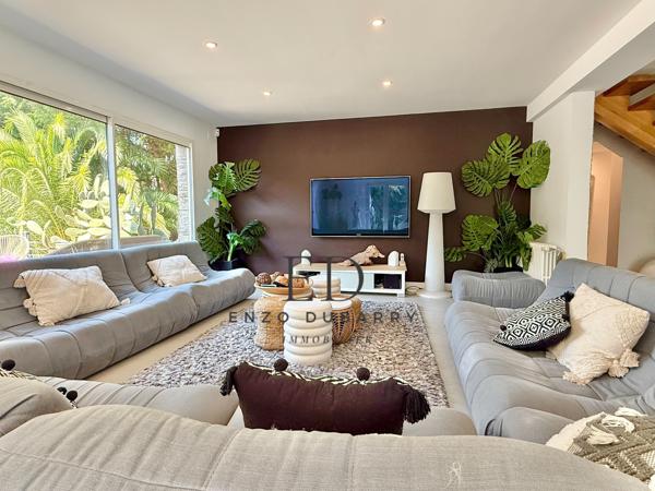 Maison
         9 pièces
        - 301 m² Bien prestige 1 850 000 € *