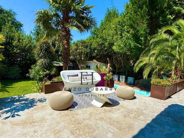 Maison
         9 pièces
        - 301 m² Bien prestige 1 850 000 € *