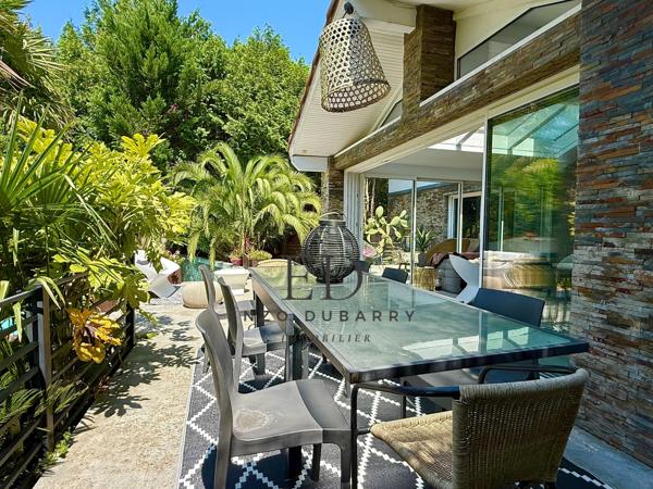 Maison
         9 pièces
        - 301 m² Bien prestige 1 850 000 € *