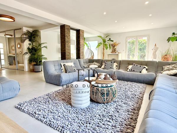 Maison
         9 pièces
        - 301 m² Bien prestige 1 850 000 € *