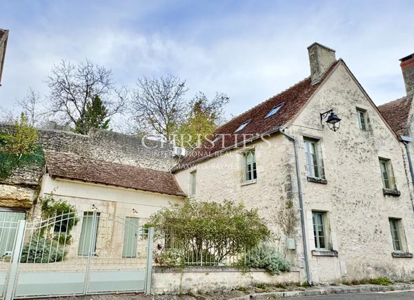 Ravissante maison de village Tourangelle avec 4 chambres, cour et jardin