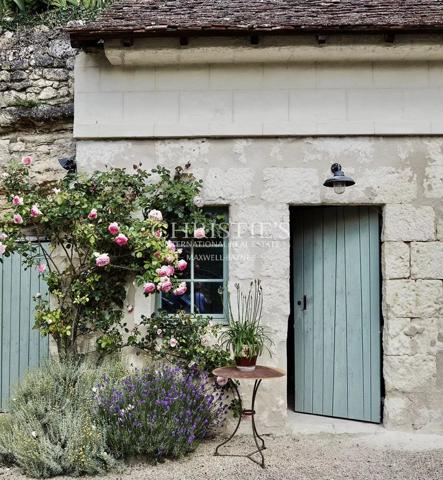 Ravissante maison de village Tourangelle avec 4 chambres, cour et jardin