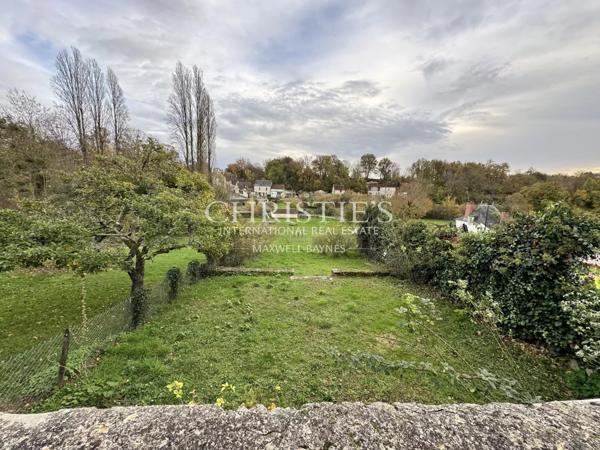 Ravissante maison de village Tourangelle avec 4 chambres, cour et jardin