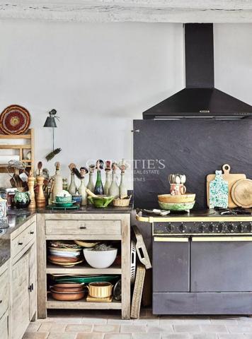 Ravissante maison de village Tourangelle avec 4 chambres, cour et jardin