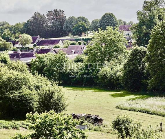Ravissante maison de village Tourangelle avec 4 chambres, cour et jardin