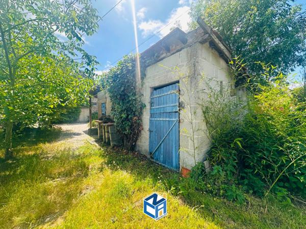 MAISON ANCIENNE AVEC TROIS CHAMBRES - JARDIN - DÉPENDANCES