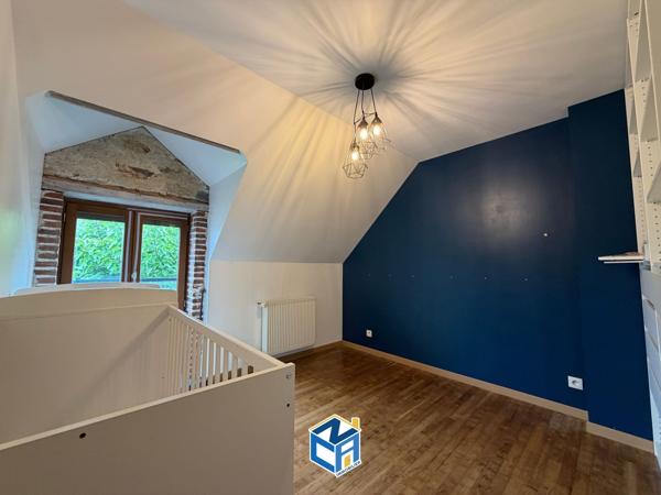 MAISON ANCIENNE AVEC TROIS CHAMBRES - JARDIN - DÉPENDANCES