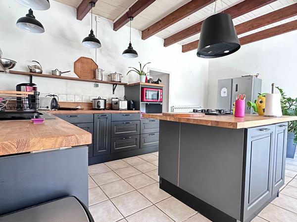 17150 SAINT BONNET SUR GIRONDE Maison familiale avec piscine à Saint Bonnet Sur Gironde