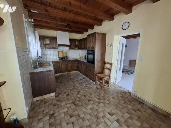 Maison de ville à SAINTES - commerces à pied - 79m² hab avec 2 chambres et grande cour privée