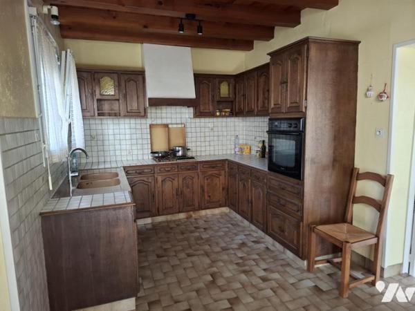 Maison de ville à SAINTES - commerces à pied - 79m² hab avec 2 chambres et grande cour privée