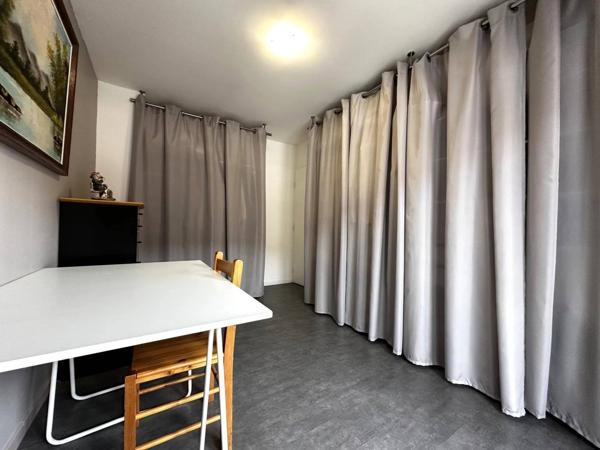 Charmante maison mitoyenne récente avec jardin et dépendance chauffée