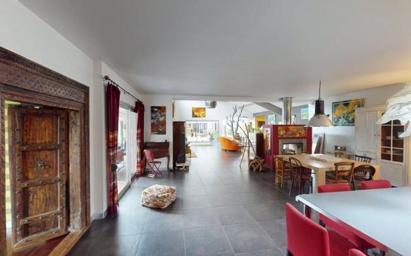 Maison à vendre    7 pièces • 450 m2 Saint-Martin-de-Seignanx