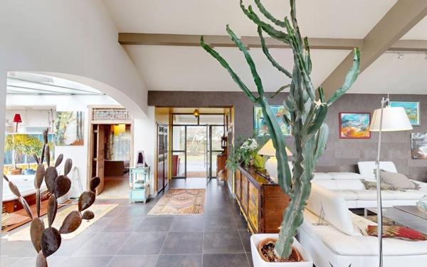 Maison à vendre    7 pièces • 450 m2 Saint-Martin-de-Seignanx