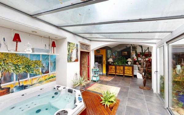 Maison à vendre    7 pièces • 450 m2 Saint-Martin-de-Seignanx