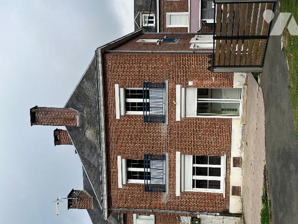 Commune de POIX DE PICARDIE, au centre bourg une maison