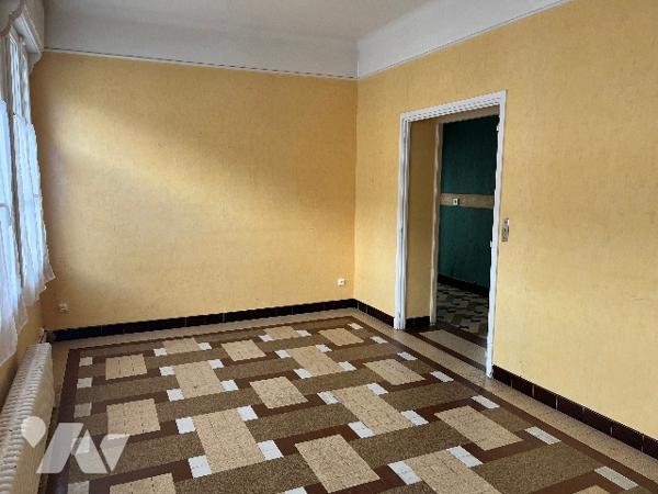 Commune de POIX DE PICARDIE, au centre bourg une maison