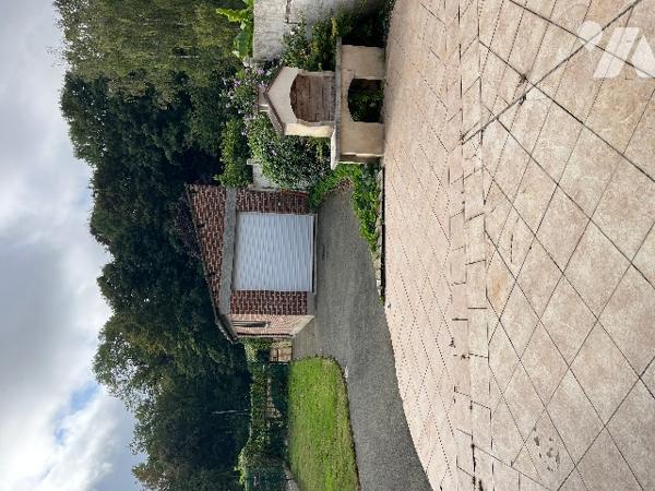 Commune de POIX DE PICARDIE, au centre bourg une maison