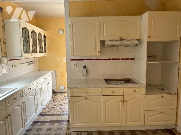 Commune de POIX DE PICARDIE, au centre bourg une maison