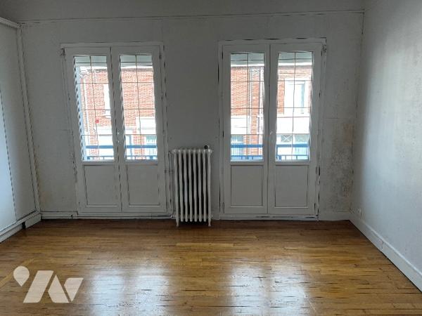 Commune de POIX DE PICARDIE, au centre bourg une maison