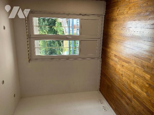 Commune de POIX DE PICARDIE, au centre bourg une maison