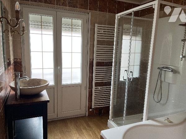 Commune de POIX DE PICARDIE, au centre bourg une maison