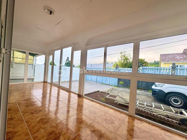 📞 MERCI DE ME CONTACTER AU 06 92 32 80 57, PAS DE MAILS NI DE MESSAGERIE.
MERCI DE VOTRE COMPRÉHENSION
______________________________ 


Maison F5 La-Plaine-Des-Palmistes 170 m²

BSK Immobilier - NANA-IBRAHIM Norman vous propose : La-Plaine-Des-Palmistes


Sur une parcelle de 450m², une charmante maison F5 de 170m² rénovée, dotée un splendide jardin, ainsi qu'une cuisine extérieure pour passer vos meilleures vacances dans la fraîcheur, en tant que maison secondaire, ou pourquoi pas résidence principale.  Écoles et commerces proches.


Vous êtes en recherche d'une opportunité pour réaliser votre projet immobilier ? 
Ne ratez pas cette opportunité, appelez-moi sans tarder pour convenir d'une visite !

______________________________

Honoraires : Charge vendeur 
Surface :  170 m²
Non soumis au DPE
Honoraires à la charge du vendeur

Consommation énergie primaire : Non communiqué
Consommation énergie finale : Non communiqué
