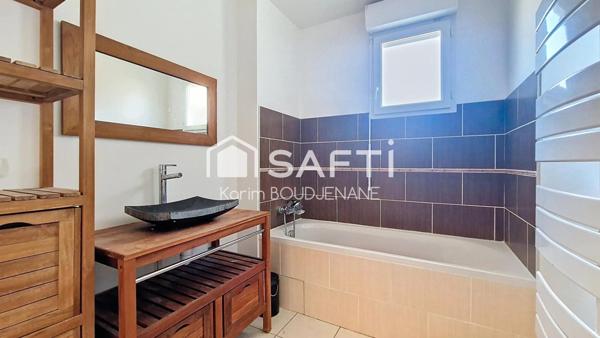 DE 2012, 117 m2 Individuelle, sous sol total, 476 m2 de terrain....