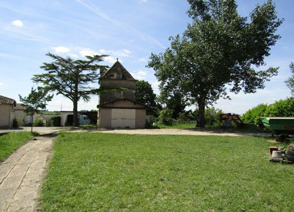 Maison à vendre    11 pièces •  Saint-Vincent-Lespinasse